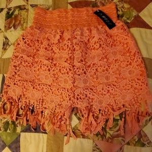 Pink shorts w/ floral print & fringed hem